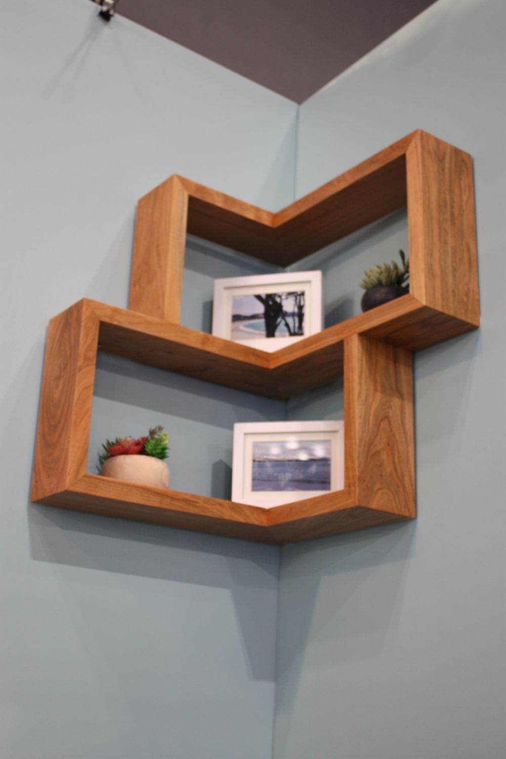 Corner floating shelves