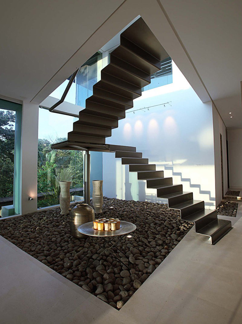 Costa Rica House With Modern Stairs
