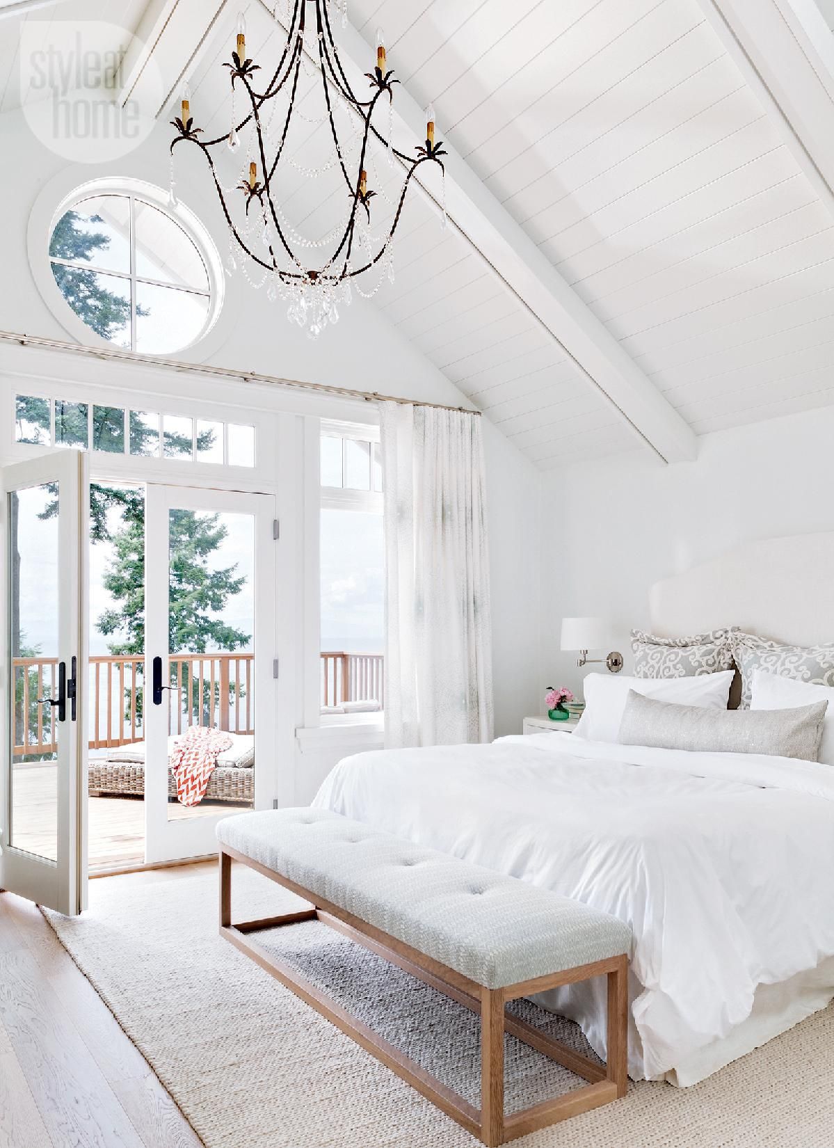 Cottage coastal bedroom with balcony