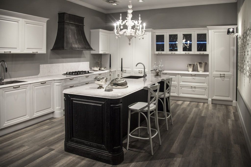 Countertop with edge treatment quartz