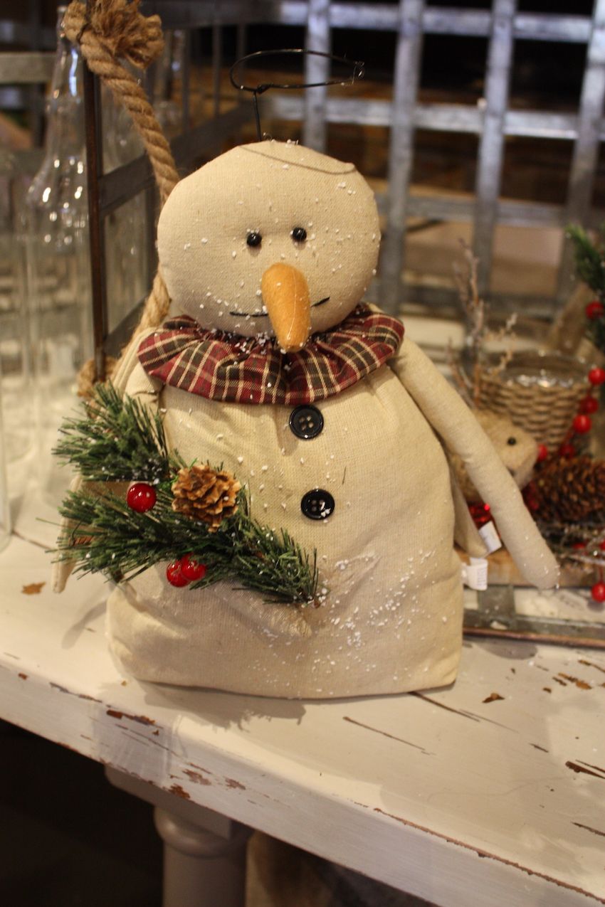Snowmen are such a popular holiday element especially for a rustic themed Christmas.