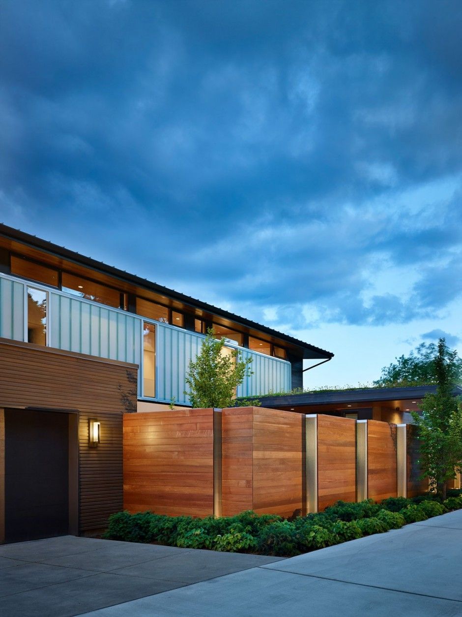 Courtyard House by DeForest Architects Angle