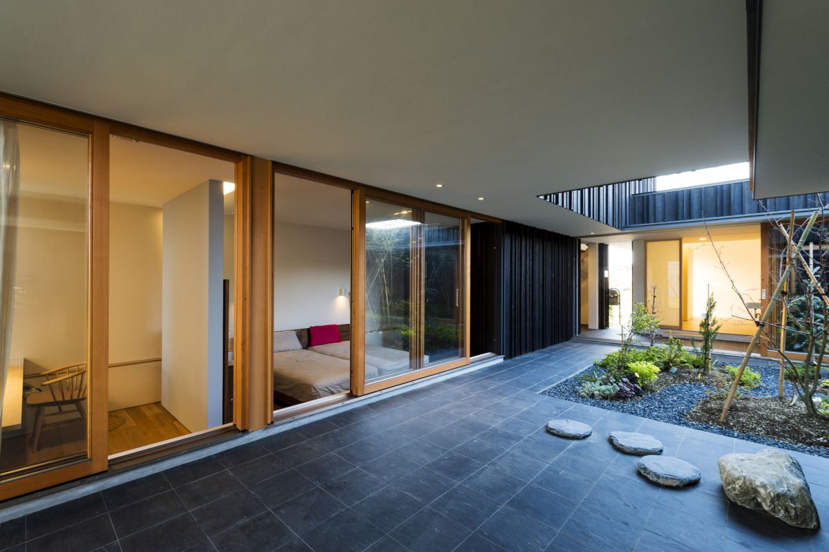 Courtyard House in Peach Garden Interior