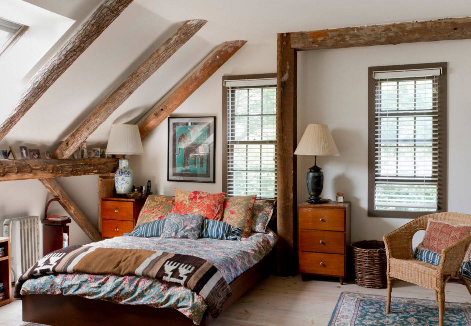 Cozy bedroom design with exposed beams