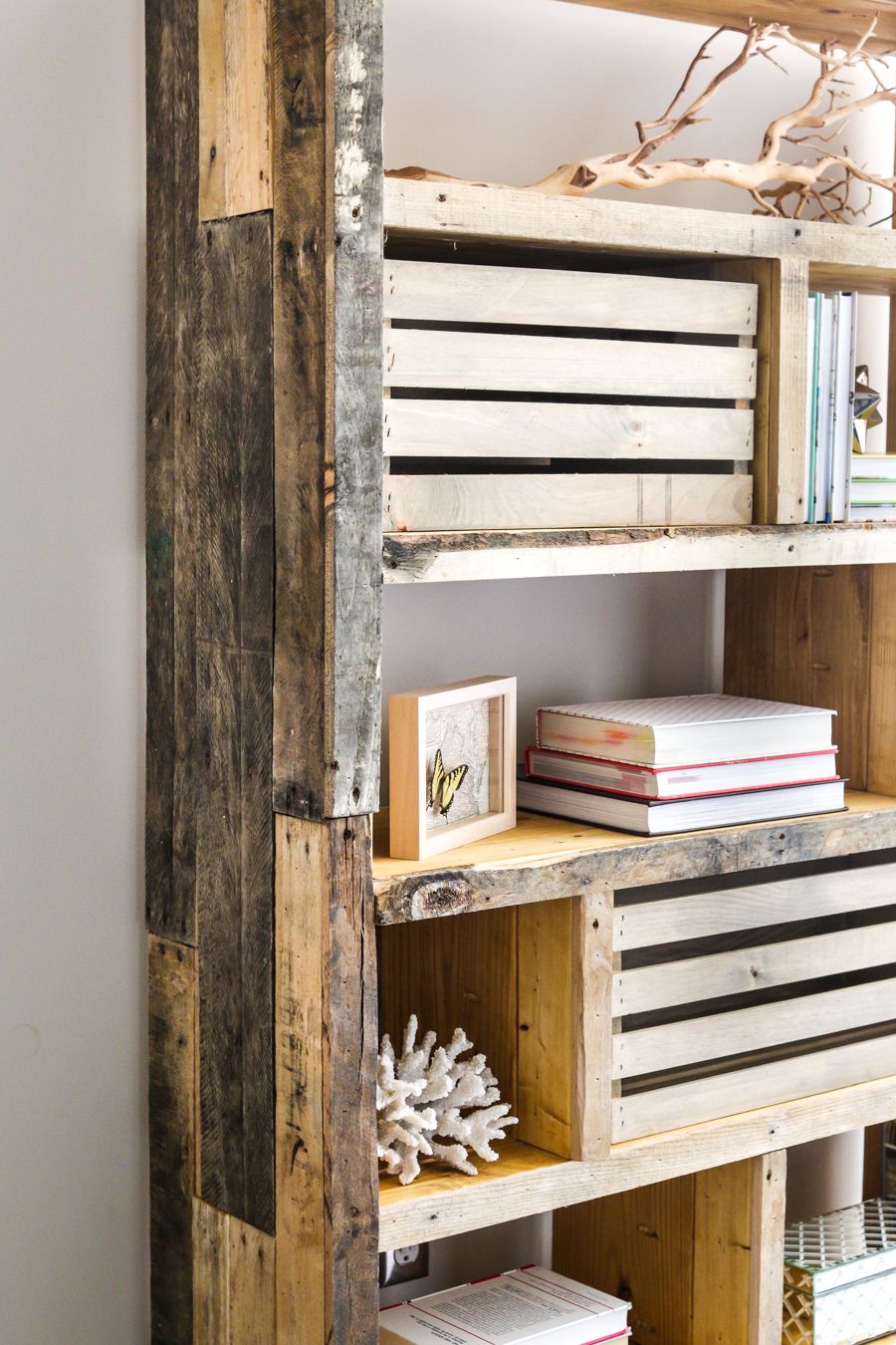 wood pallet bookshelves