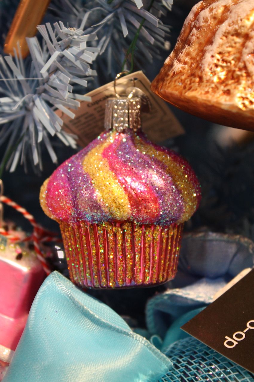 Hobbies or special interests are ideal for themed ornaments.
