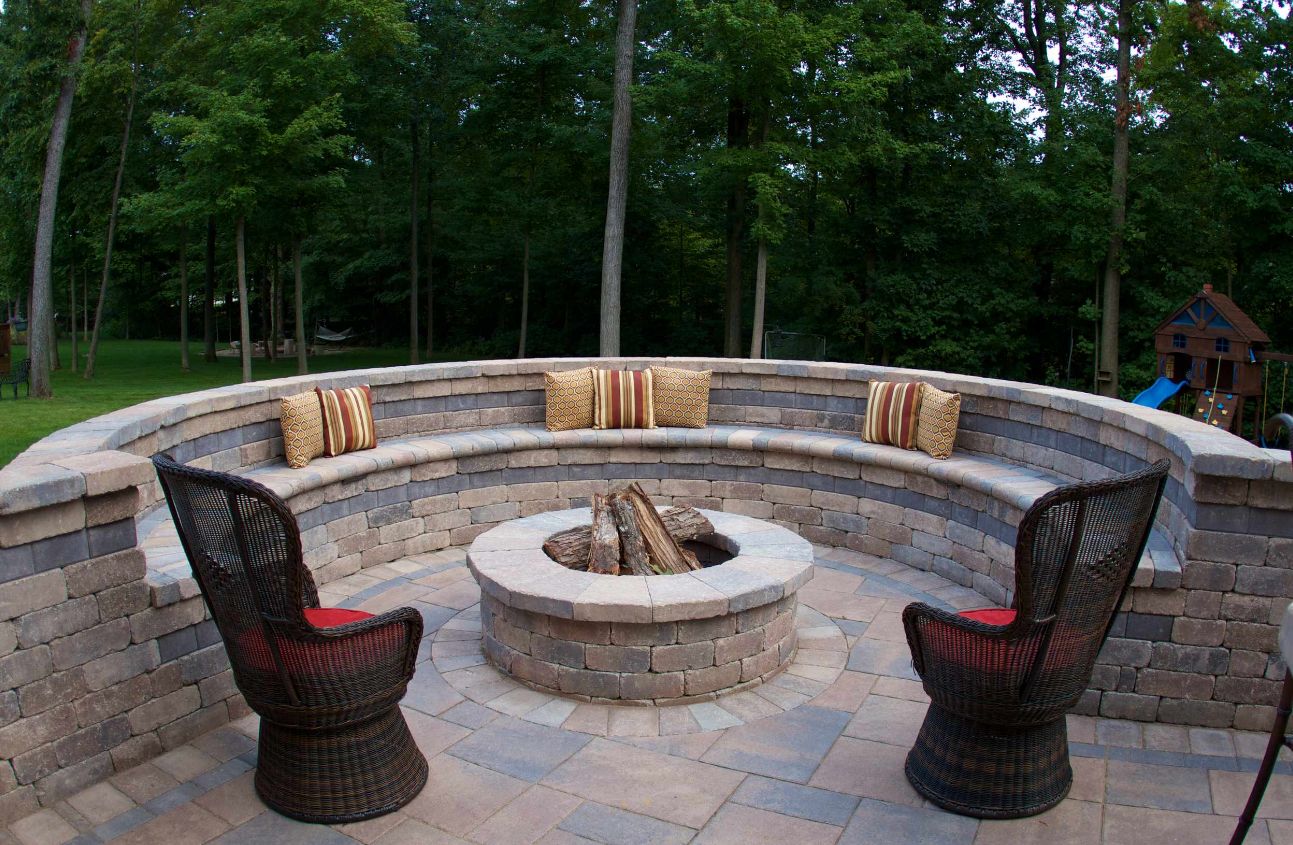 Curved seating for the fire pit