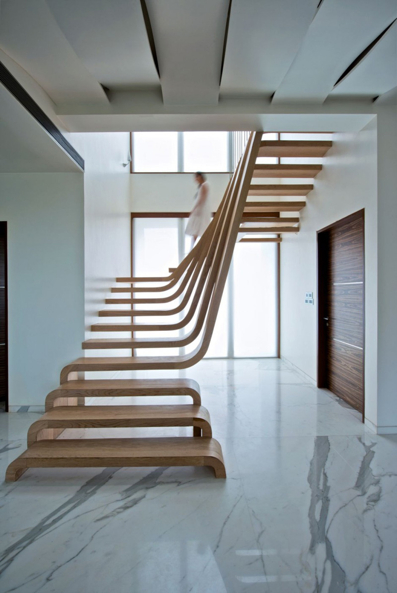 Curved stairs whitout railing