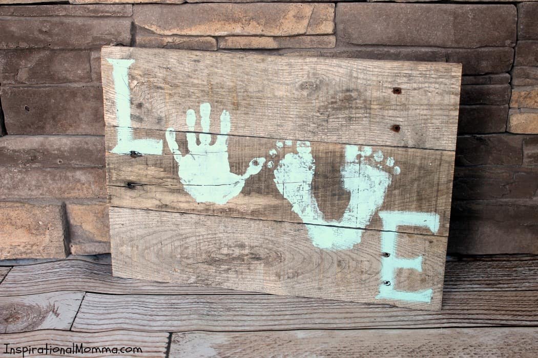 Cute hands pallet sign