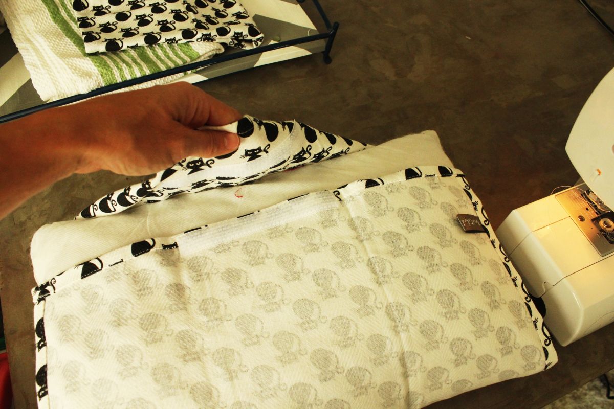 DIY Dish Towel Pillows Lay your dish towel down on the floor