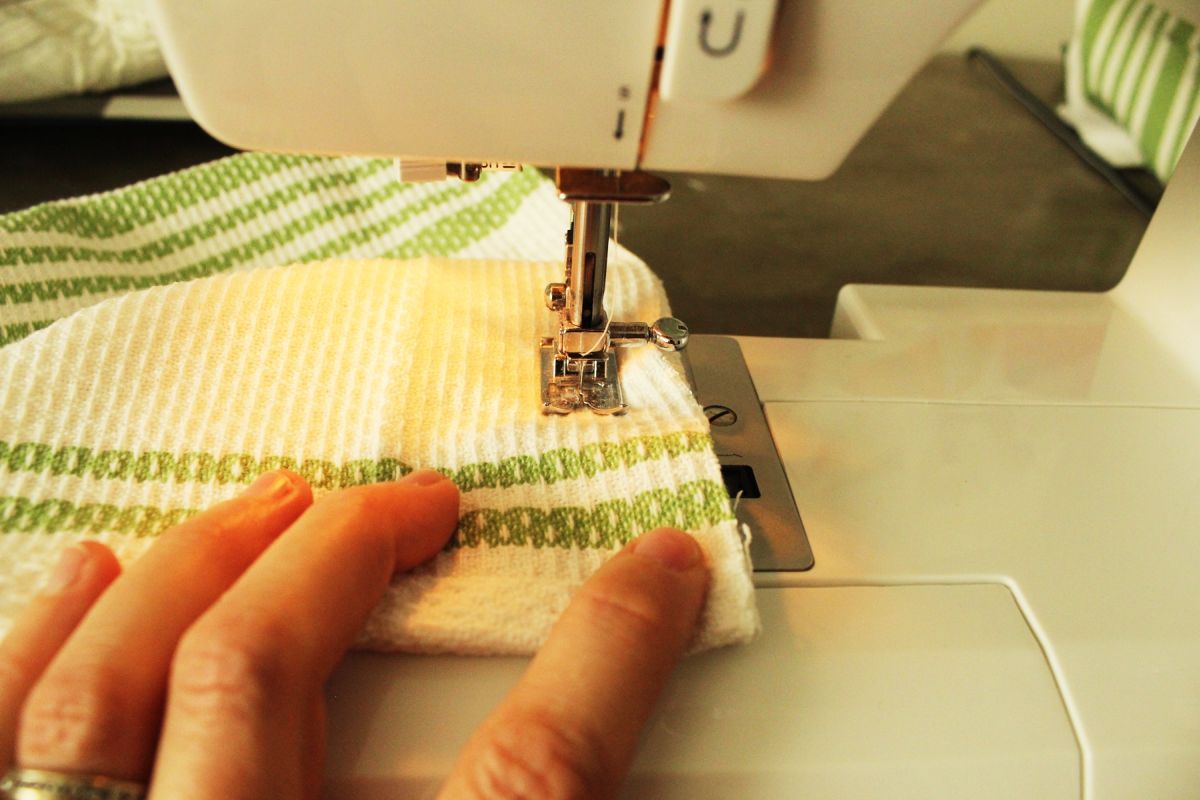 DIY Dish Towel Pillows Sew the two towels together