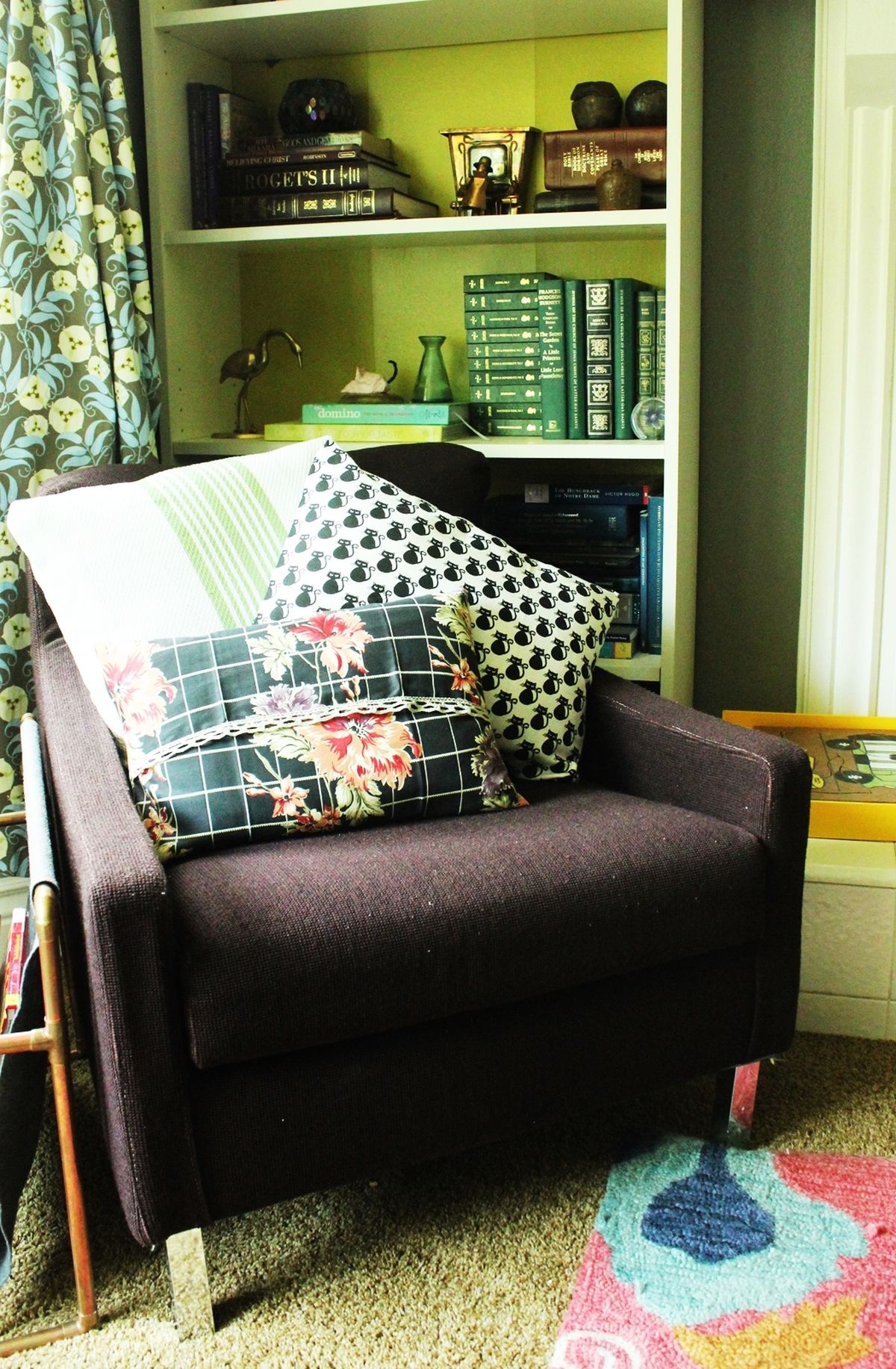 DIY Dish Towel Pillows These Halloween pillows are casual