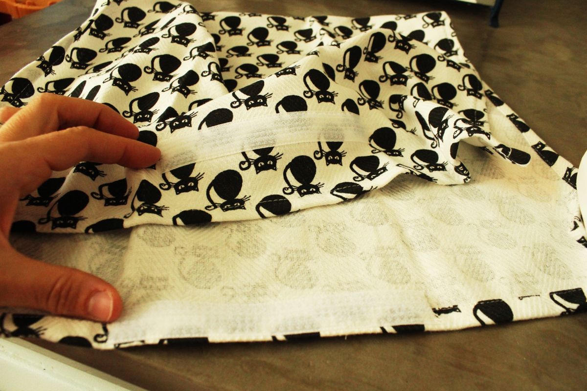 DIY Dish Towel Pillows Your velcro sewn in