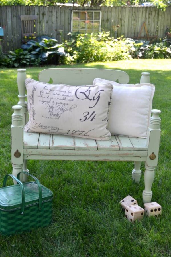 Cute entryway bench with built-in storage