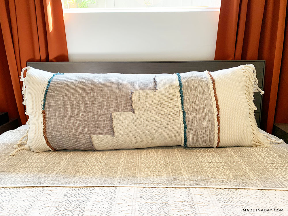 How To Make An Oversized Lumbar Pillow And Other Comfy Accessories From Scratch