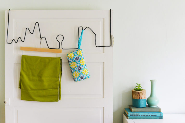 DIY Facade Wire Hanger