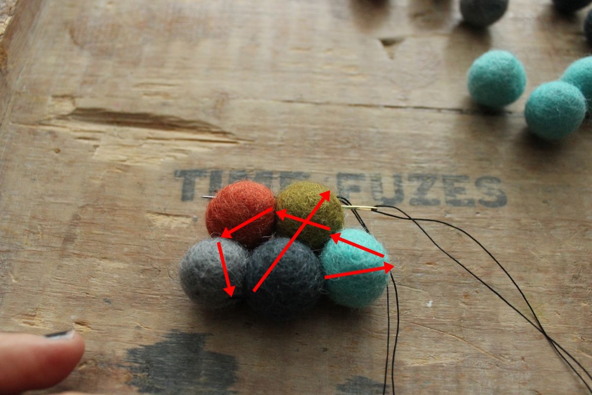 DIY Felt Ball Coasters - pull the niddle