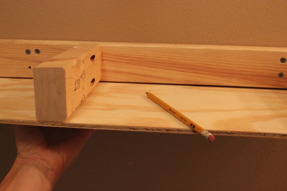 diy-floating-shelves-insall-bottom-piece