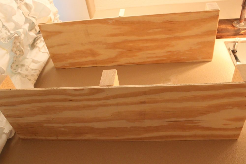 diy-floating-shelves-notice-the-bottom