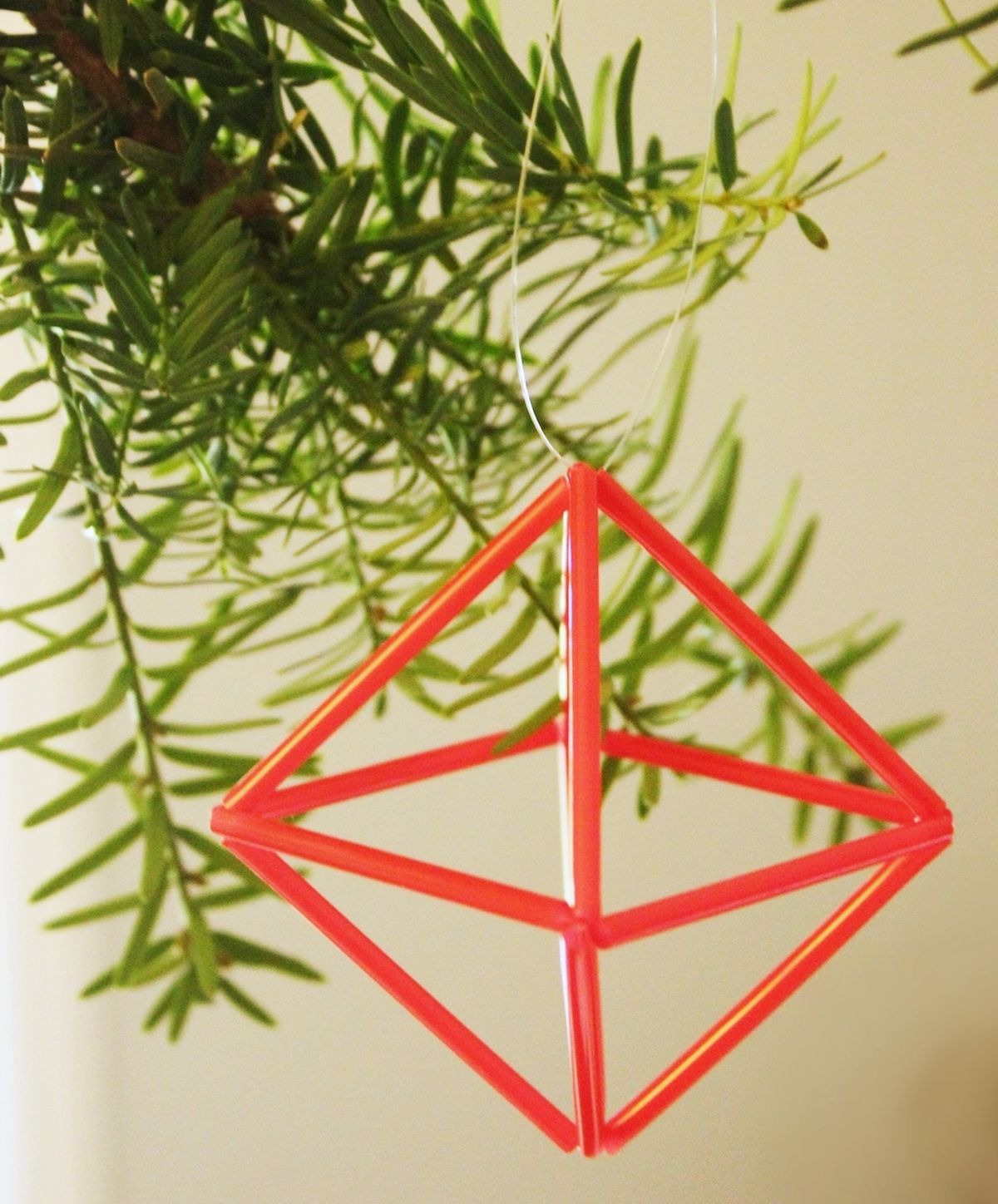 DIY Goemetric Straw Ornaments-3-dimensional nature of this prism