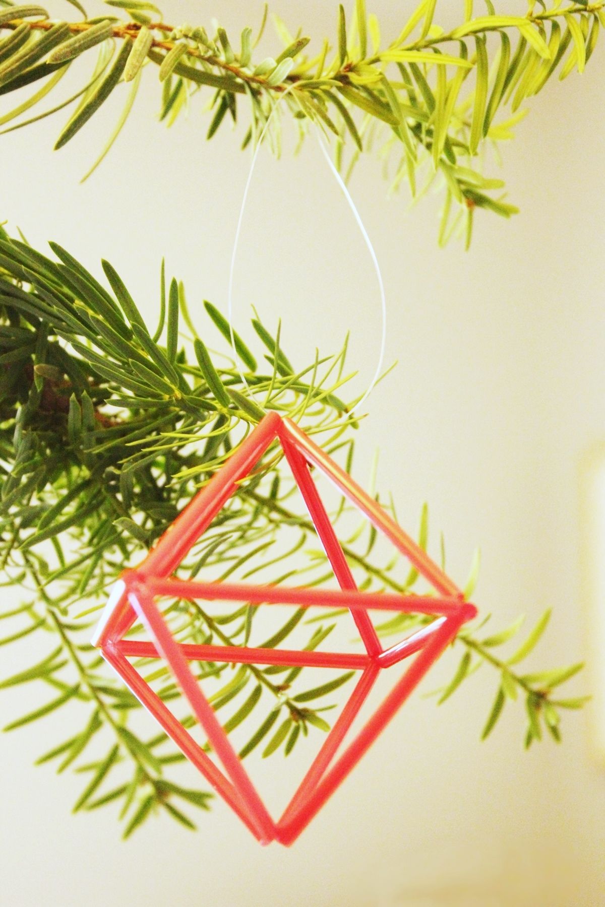 DIY Goemetric Straw Ornaments-DIY ornament from your Christmas tree