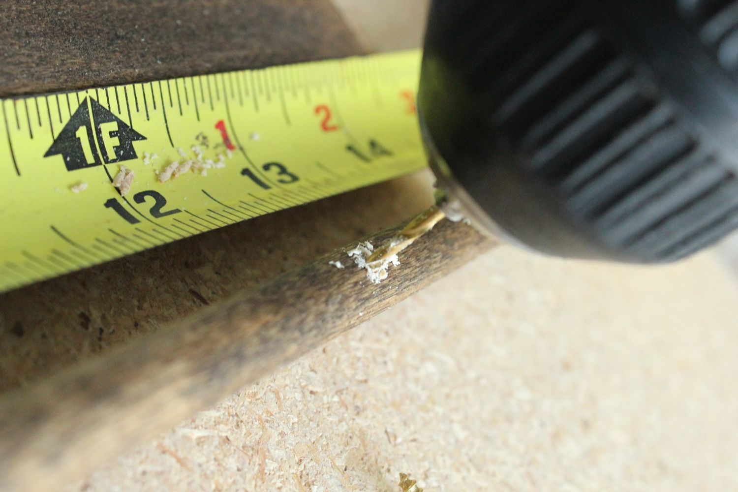 DIY Jewelry Holder- Hold the dowel on its narrow