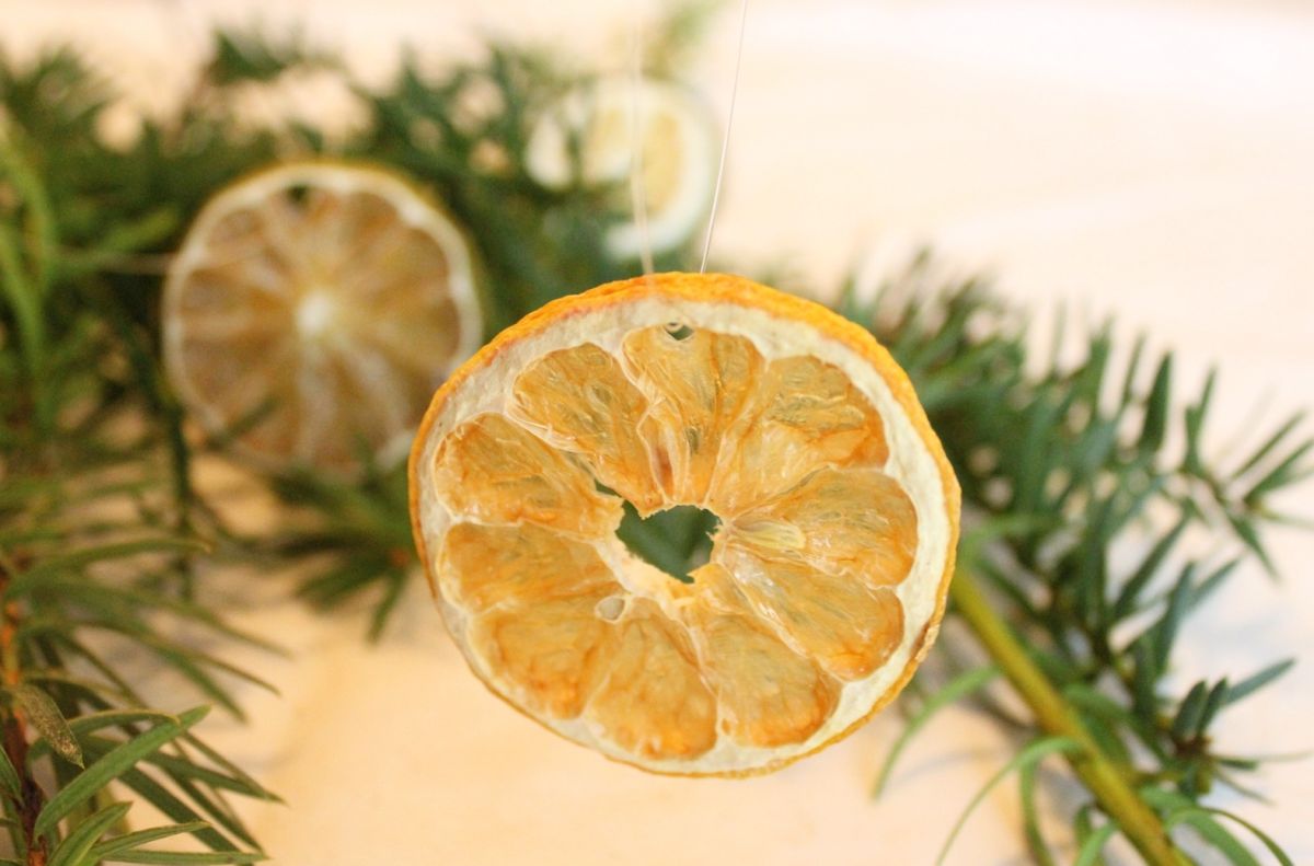 DIY Natural Christmas Tree Ornaments Hanging