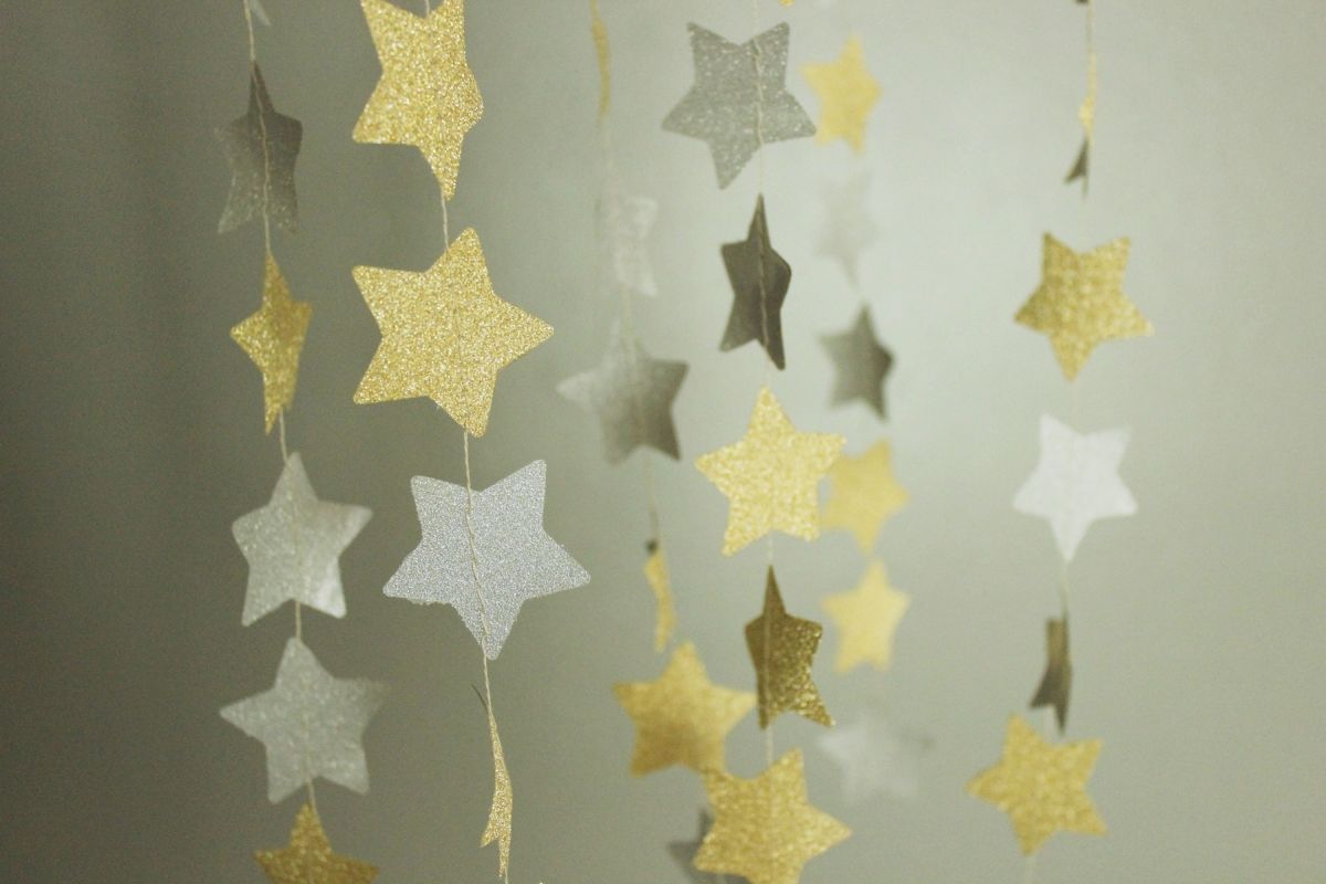 DIY New Years Eve Decorations - DIY Shimmery Star Garland