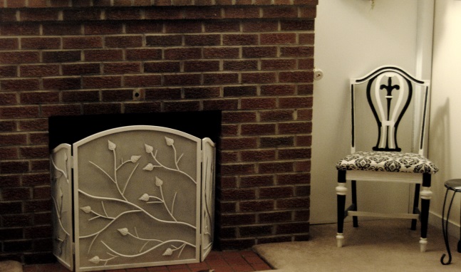 DIY Painted Fireplace Screen