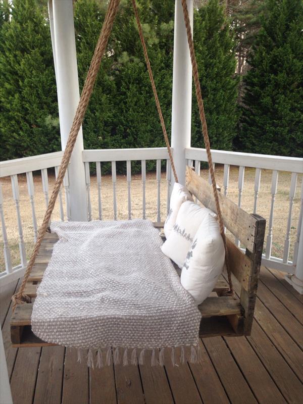 DIY Pallet Swing Bed