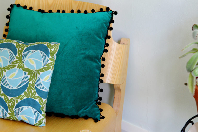 DIY Pom Pom Pillow