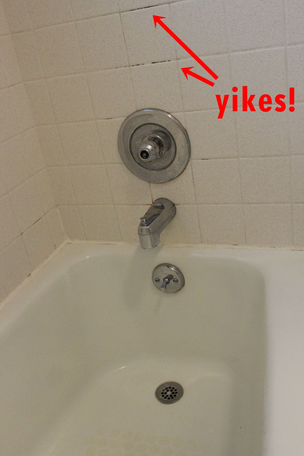 DIY Remove Tub Surround Tile - remove the outdated tile