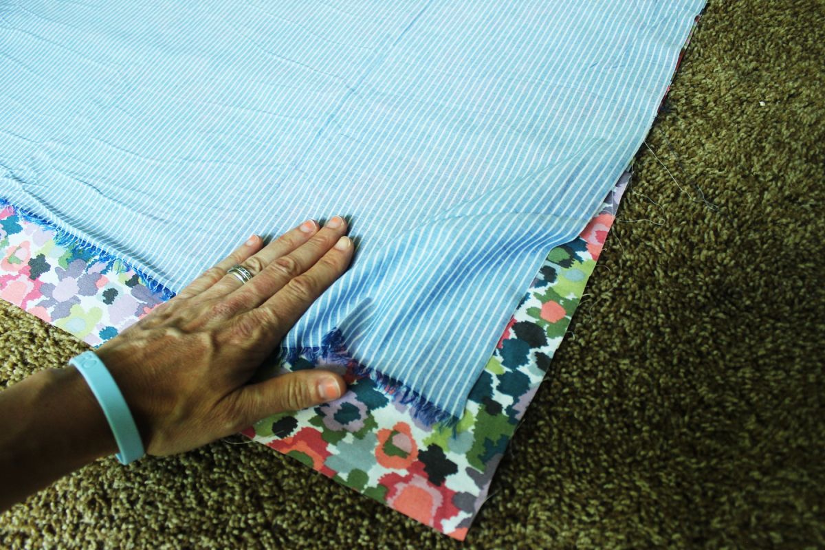 DIY Reversible Summer Quilt Lay it centered directly on top of Fabric AC