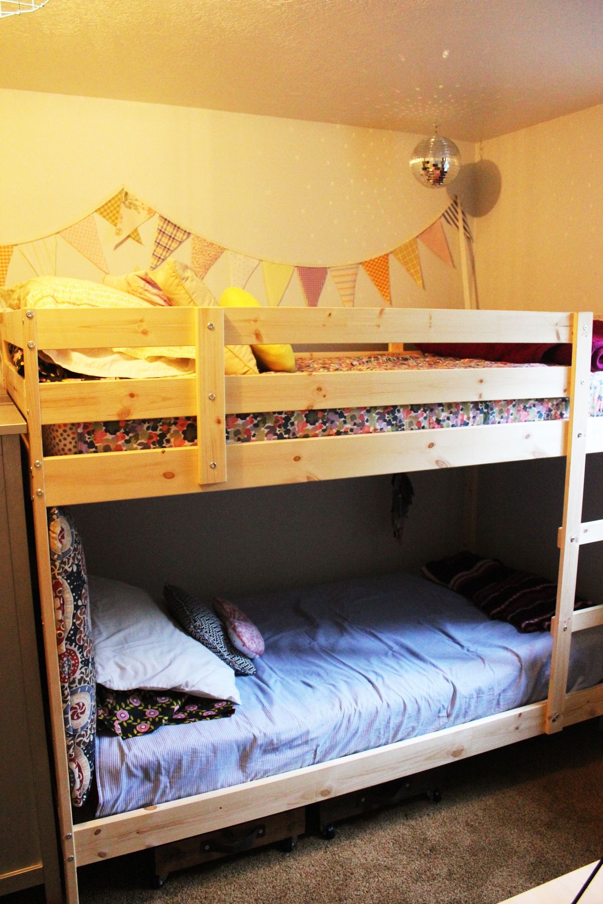 DIY Reversible Summer Quilt The bottom bunk bed here shows