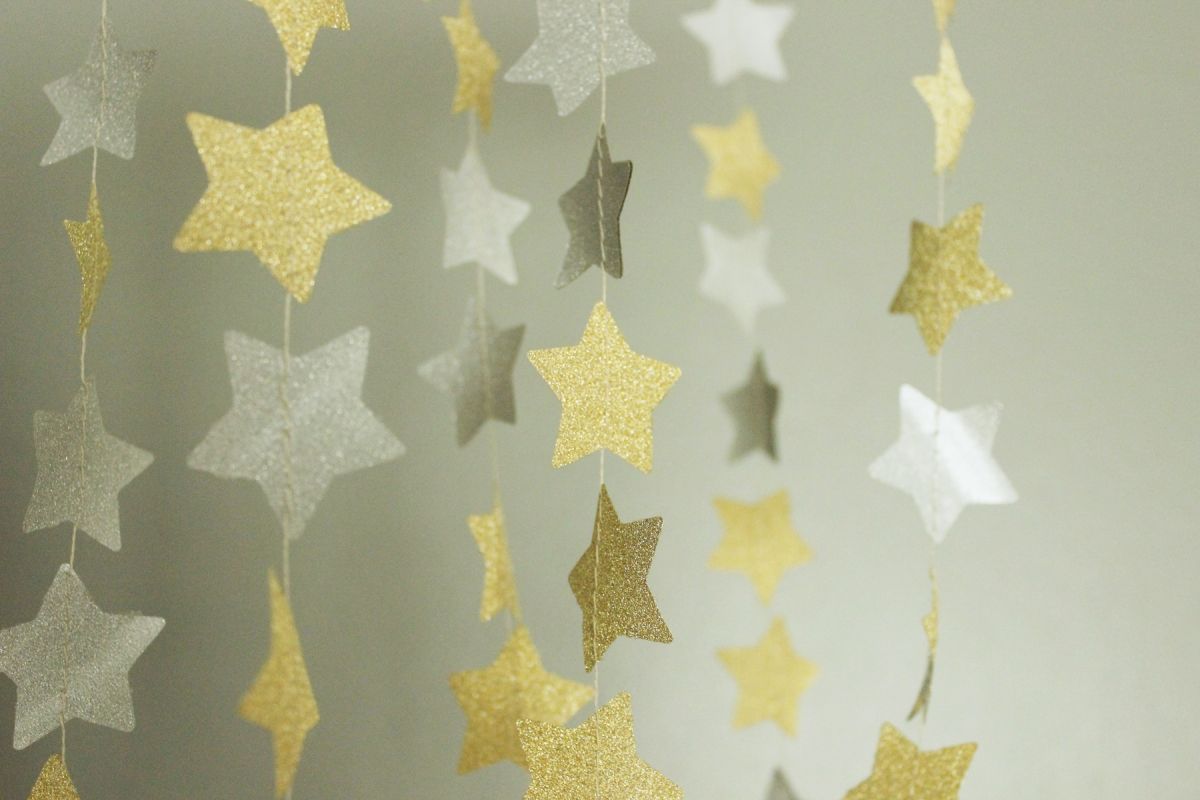 DIY Shimmery Star Garland Display