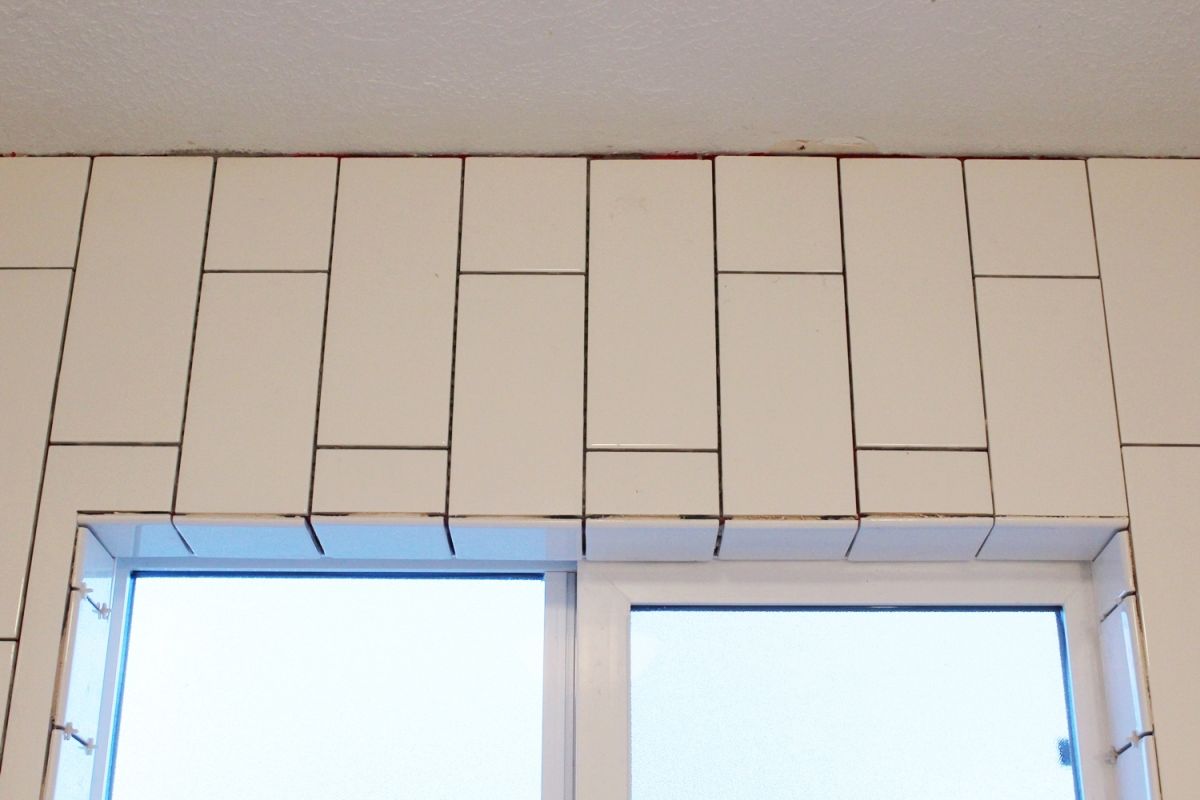 DIY Tile Shower Tub Surround-full tiling above the window