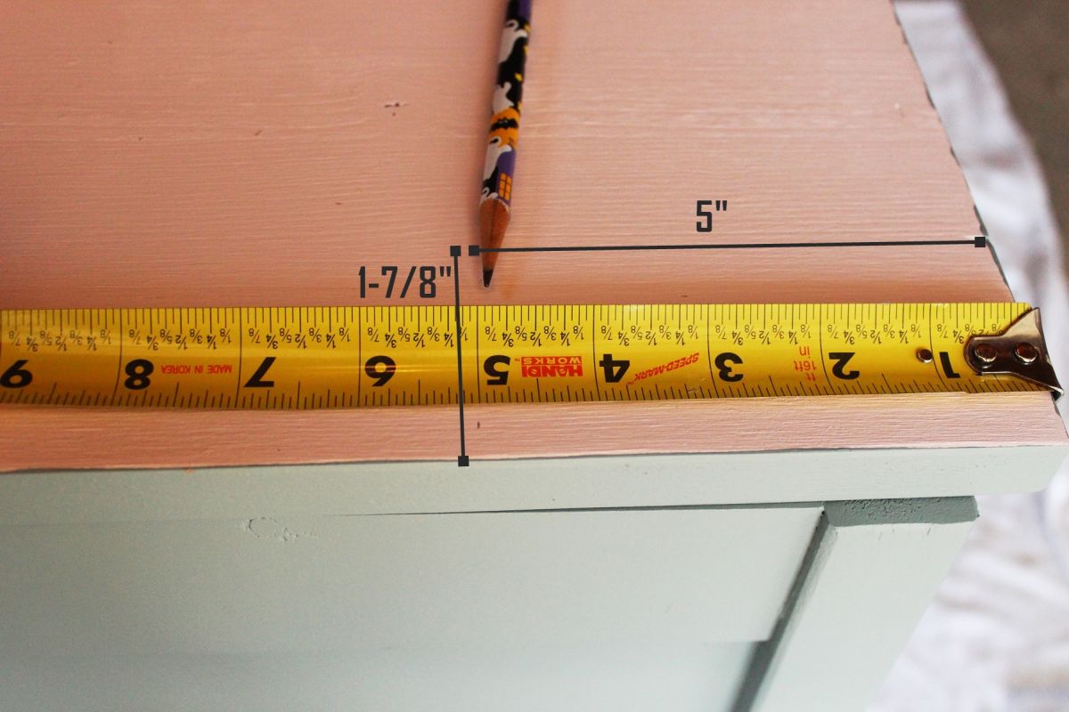 DIY Toy Boxthese torsion hinges