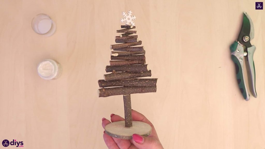 DIY Twig Christmas Tree