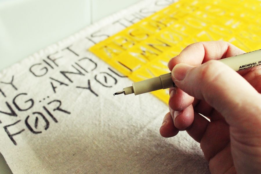 DIY Valentine Pillow stencil