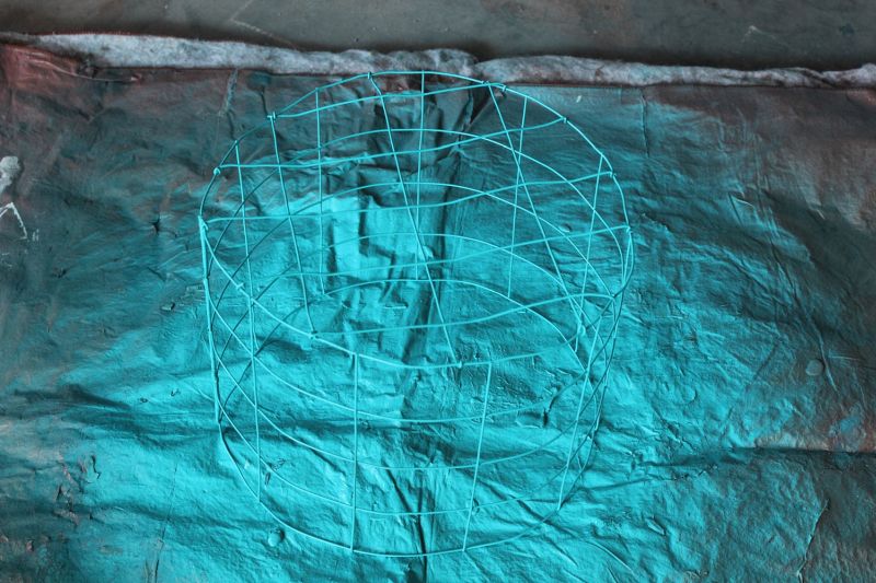 diy-wire-light-turquoise-spray-paint