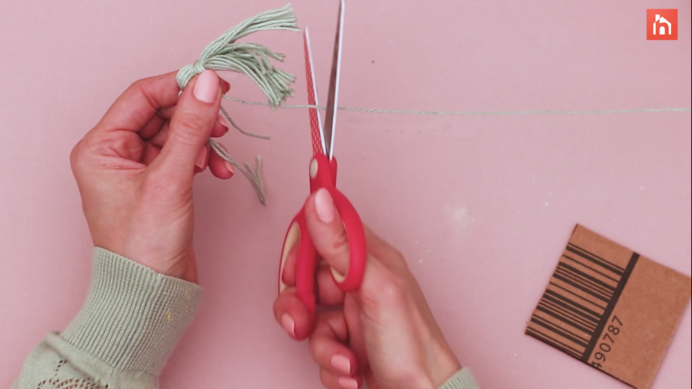 DIY Yarn Wall Tassel 31