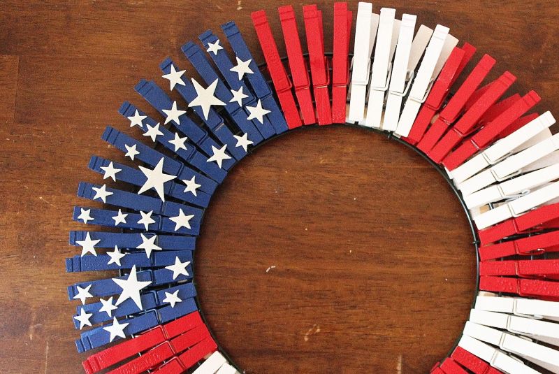 DIY american flag wreath from clothespin