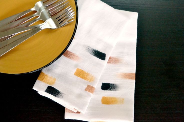 DIY brush stroke napkins