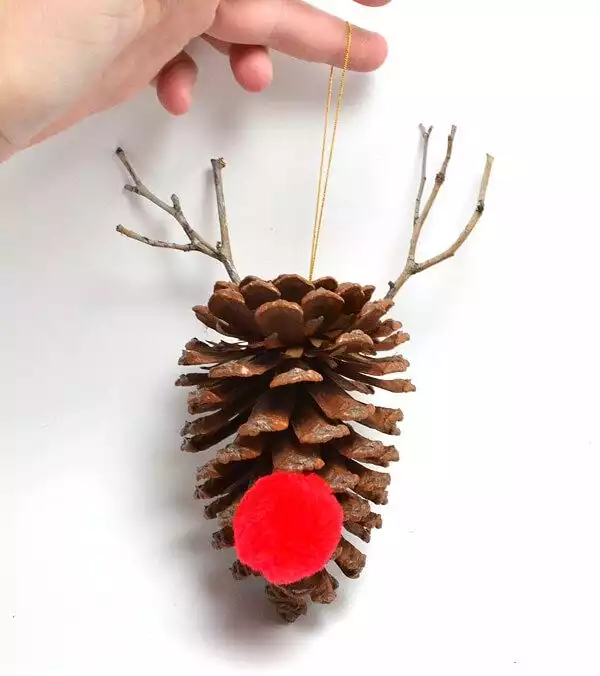 DIY pine cone ornament deer