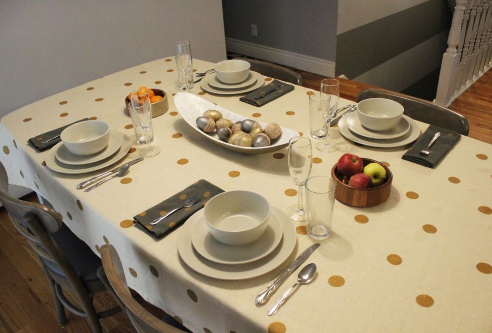 DIY polka dots table cloth