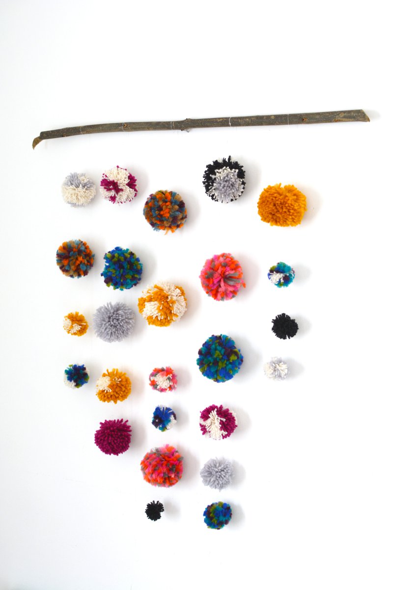 DIY pom pom hanging