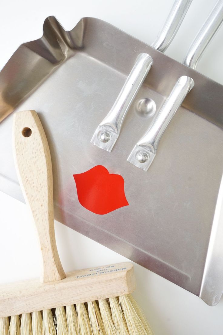 DIY pucker dustpan