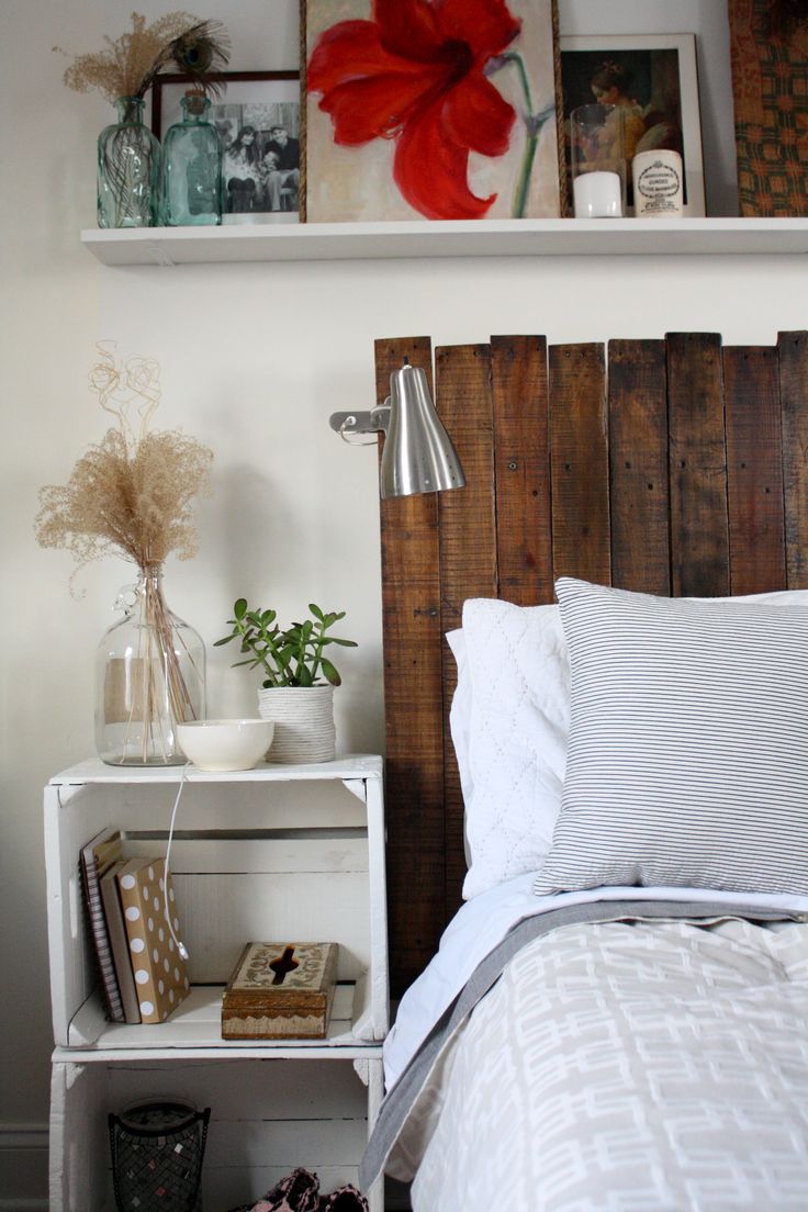 DIY rustic pallet headboard