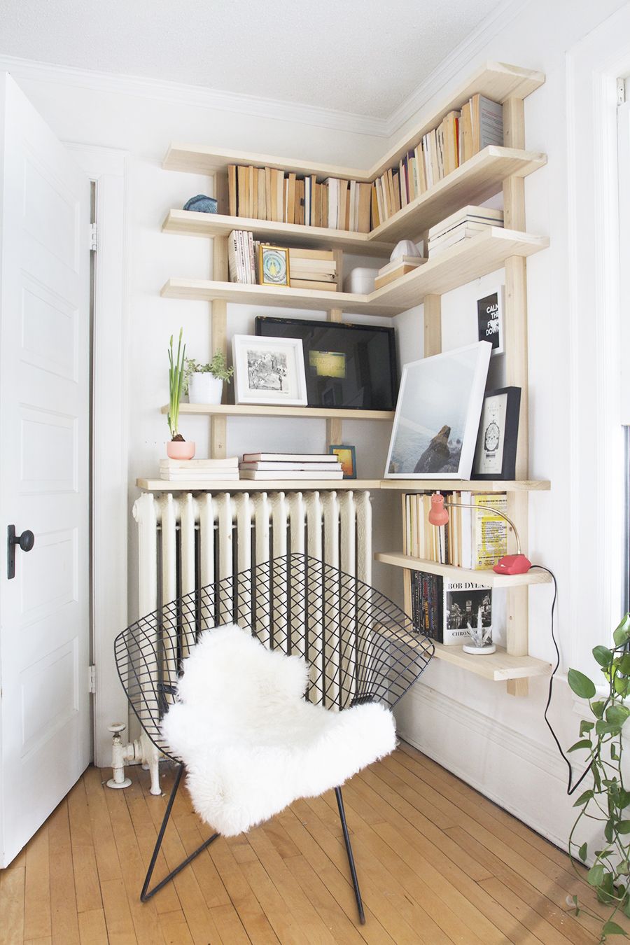 DIY wood corner shelves for books