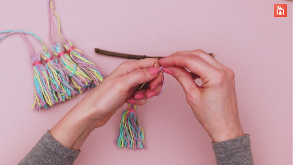 DIY yarn tassel how to make 32